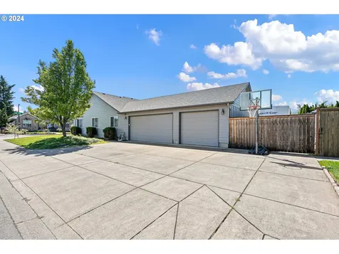 1251 Frogs Leap Lane Eugene OR 97404