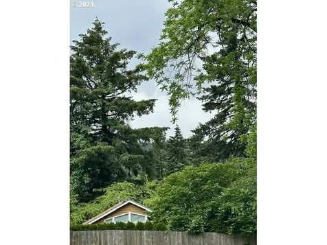 1739 Sw Logan Street Portland OR 97219