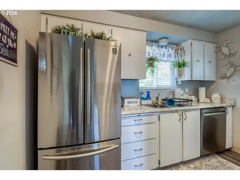 435 Se Inlet Avenue Lincoln City OR 97367