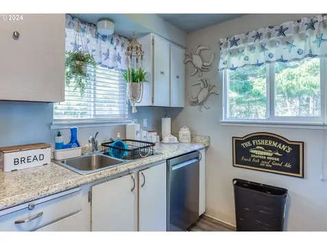 435 Se Inlet Avenue Lincoln City OR 97367