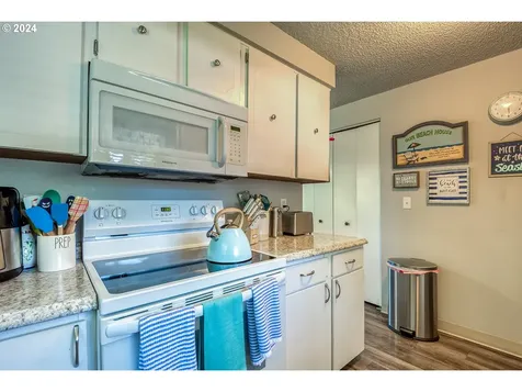 435 Se Inlet Avenue Lincoln City OR 97367