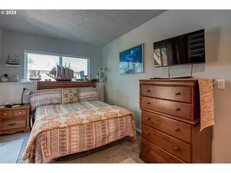 435 Se Inlet Avenue Lincoln City OR 97367