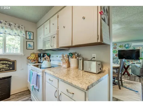 435 Se Inlet Avenue Lincoln City OR 97367