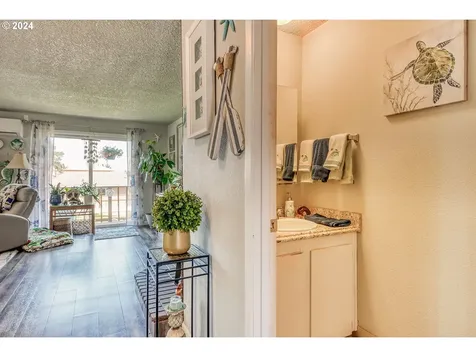 435 Se Inlet Avenue Lincoln City OR 97367