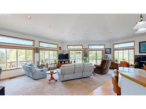 16709 Crown Terrace Road Brookings OR 97415