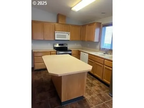 1972 Meadowood Loop Woodland WA 98674