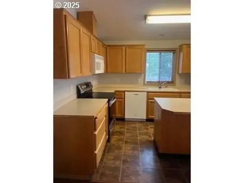 1972 Meadowood Loop Woodland WA 98674