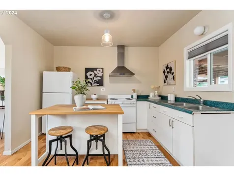 8621 Se Raymond Court Portland OR 97266