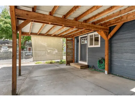 8621 Se Raymond Court Portland OR 97266