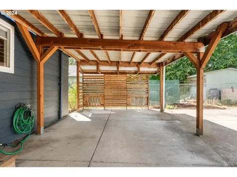 8621 Se Raymond Court Portland OR 97266