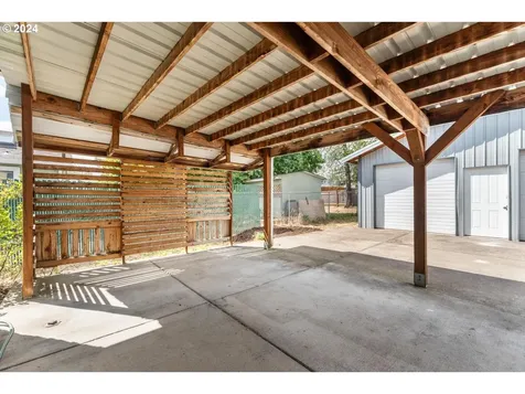 8621 Se Raymond Court Portland OR 97266