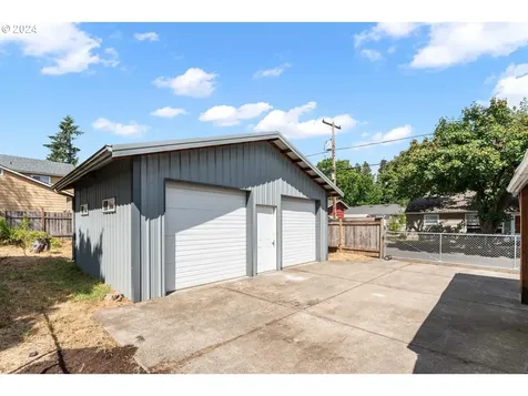8621 Se Raymond Court Portland OR 97266