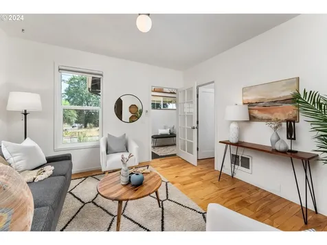 8621 Se Raymond Court Portland OR 97266