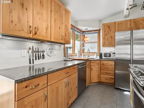 4490 Lakeview Boulevard Lake Oswego OR 97035