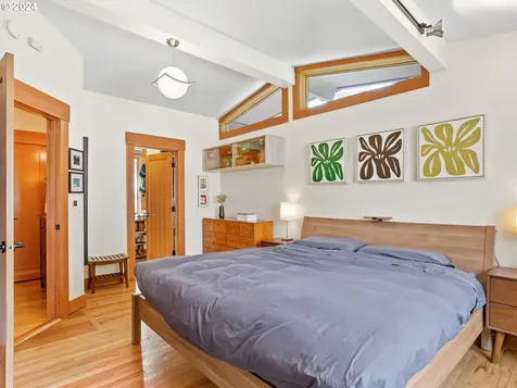 4490 Lakeview Boulevard Lake Oswego OR 97035