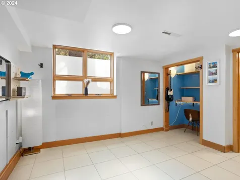 4490 Lakeview Boulevard Lake Oswego OR 97035