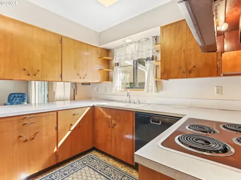 704 N 1st Avenue Hillsboro OR 97124