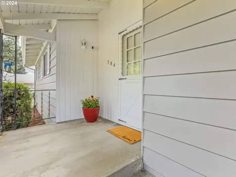 704 N 1st Avenue Hillsboro OR 97124