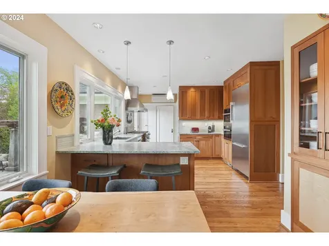 1309 Se 55th Avenue Portland OR 97215
