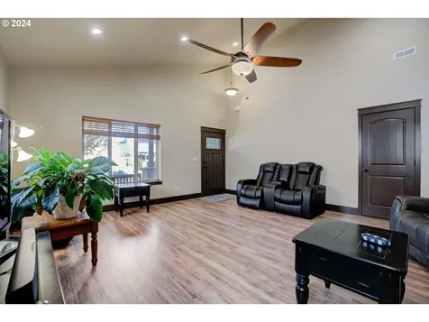 2304 E Kennedy Drive Newberg OR 97132