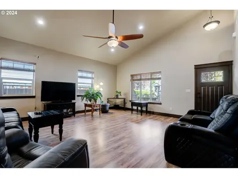 2304 E Kennedy Drive Newberg OR 97132