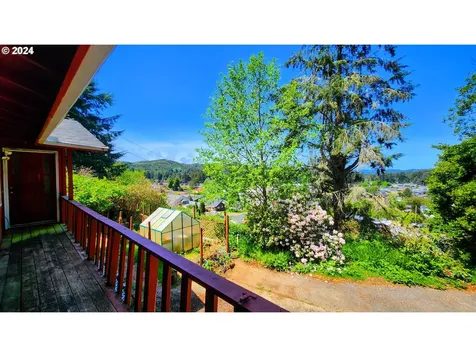 906 S Hill Drive Reedsport OR 97467