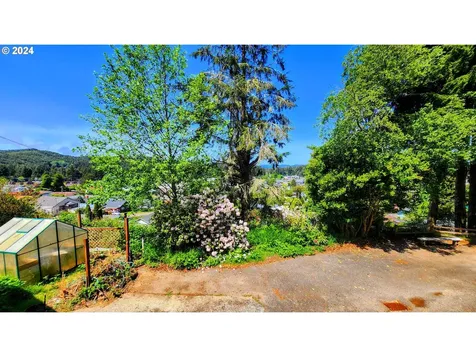 906 S Hill Drive Reedsport OR 97467