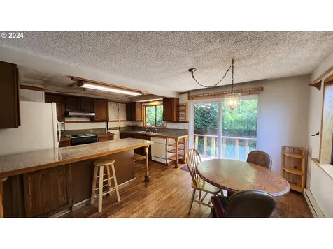 906 S Hill Drive Reedsport OR 97467