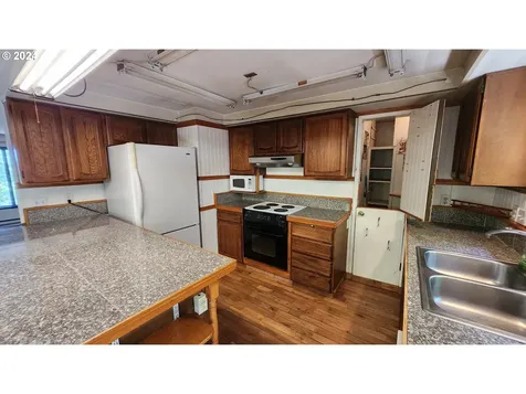 906 S Hill Drive Reedsport OR 97467