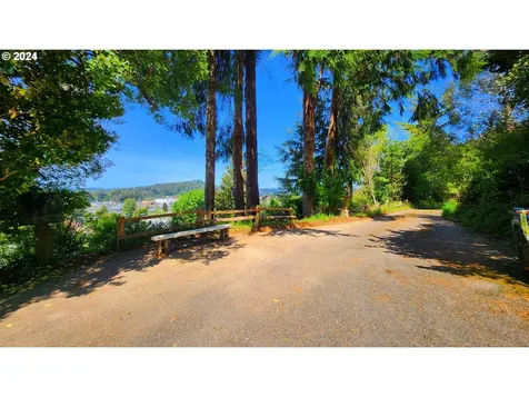 906 S Hill Drive Reedsport OR 97467