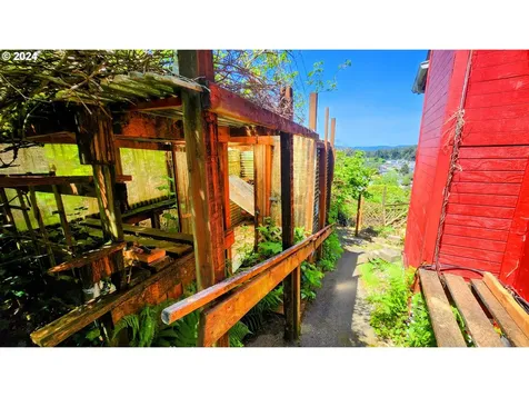 906 S Hill Drive Reedsport OR 97467