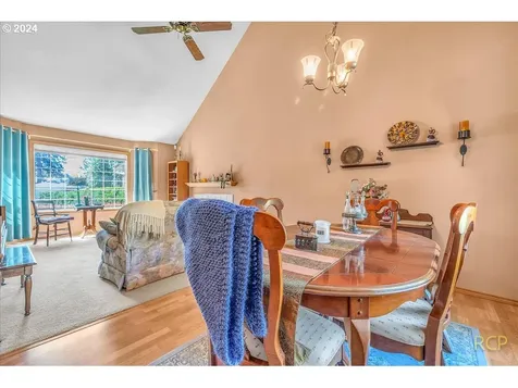 8493 Sw Bonaventure Lane Portland OR 97224