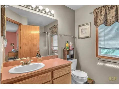 8493 Sw Bonaventure Lane Portland OR 97224
