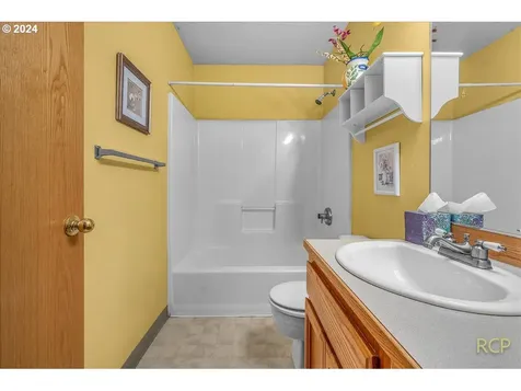 8493 Sw Bonaventure Lane Portland OR 97224