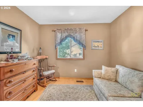 8493 Sw Bonaventure Lane Portland OR 97224