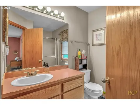 8493 Sw Bonaventure Lane Portland OR 97224