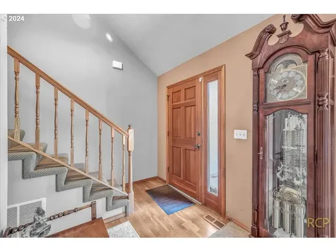 8493 Sw Bonaventure Lane Portland OR 97224