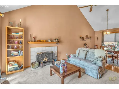 8493 Sw Bonaventure Lane Portland OR 97224