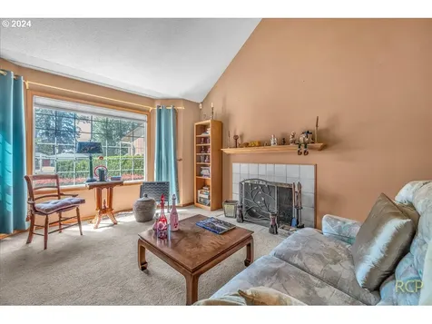 8493 Sw Bonaventure Lane Portland OR 97224