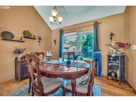 8493 Sw Bonaventure Lane Portland OR 97224