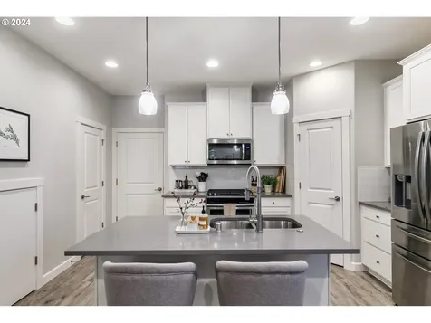 13730 NW 7th Avenue Vancouver WA 98685