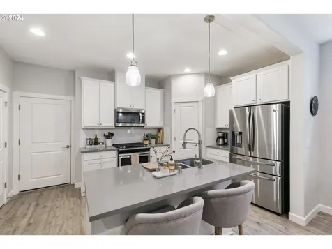 13730 NW 7th Avenue Vancouver WA 98685