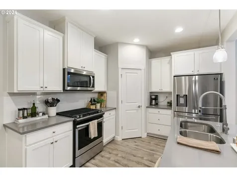 13730 NW 7th Avenue Vancouver WA 98685
