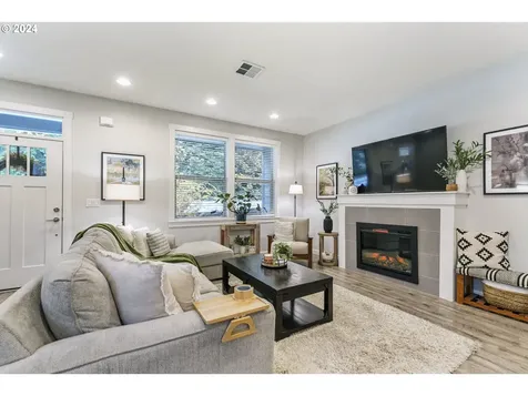 13730 NW 7th Avenue Vancouver WA 98685