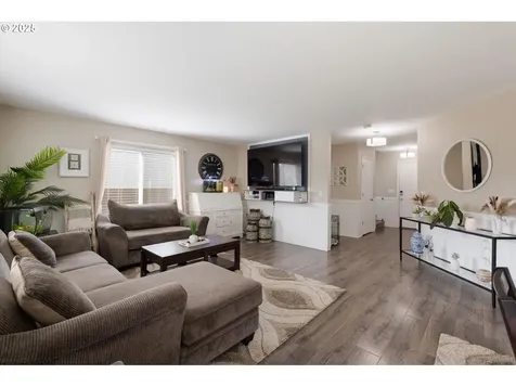 158 Leif Drive Kelso WA 98626
