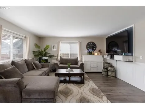 158 Leif Drive Kelso WA 98626