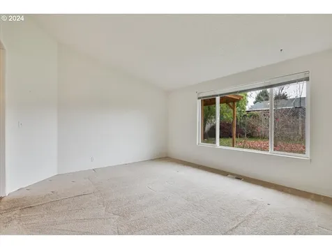 212 NW Bonanza Avenue Dallas OR 97338