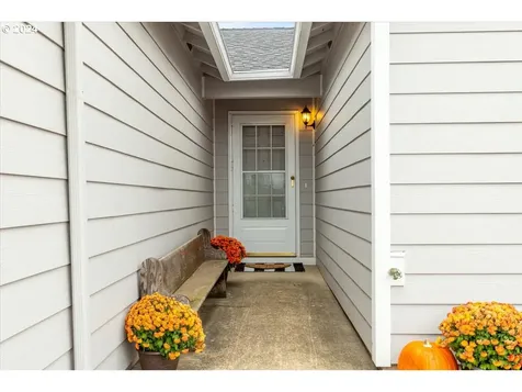 212 NW Bonanza Avenue Dallas OR 97338