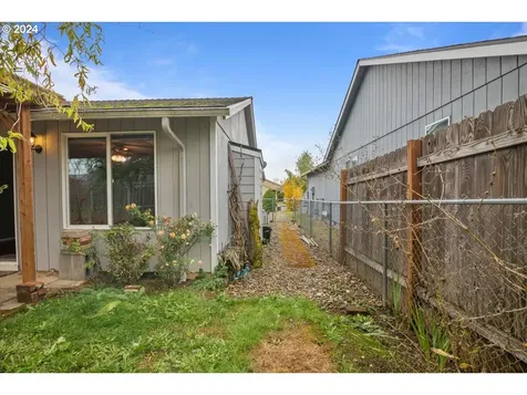 212 NW Bonanza Avenue Dallas OR 97338
