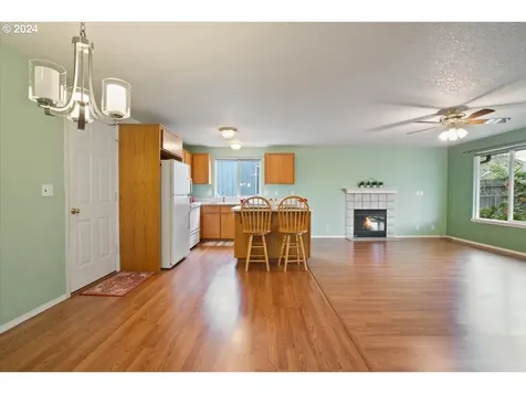 212 NW Bonanza Avenue Dallas OR 97338